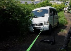 【愛知県豊田市】農道の側溝脱輪救援実績｜油圧ジャッキと牽引の専門技術